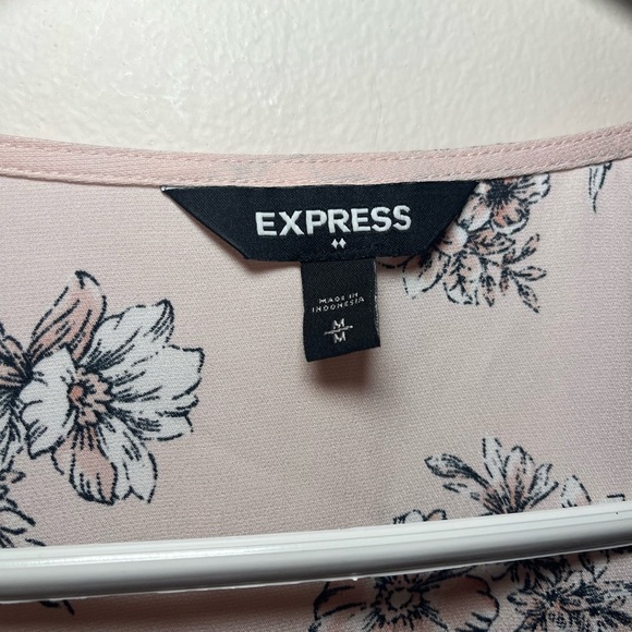 Express Floral Light Pink Button Up Top size Medium women’s - Picture 4 of 9